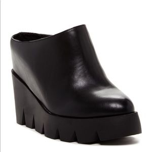 Bucco Muko Wedge Heel in Black